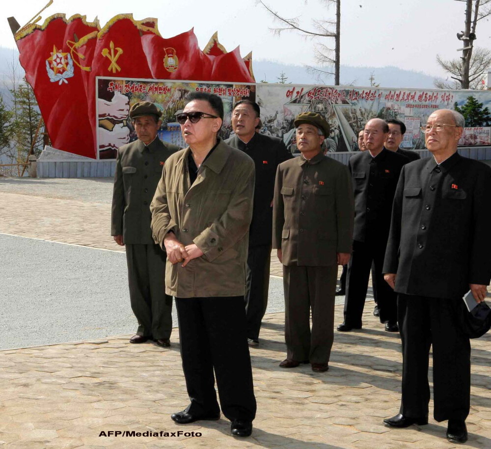 Cine a fost Kim Jong-il, liderul sfidator si amenintator al unei tari cu economie muribunda - Imaginea 5