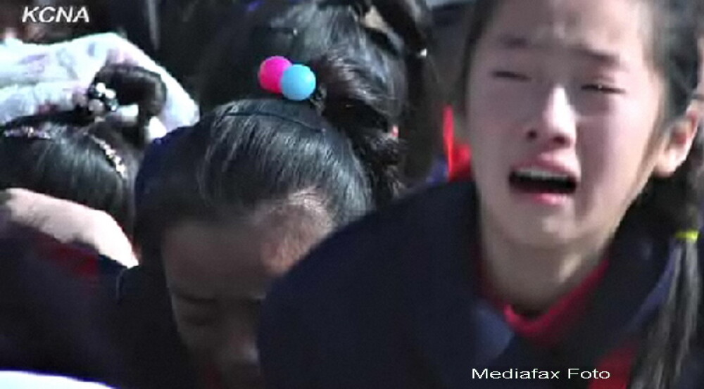 O natiune in lacrimi. Nord-coreenii plang in hohote dupa 