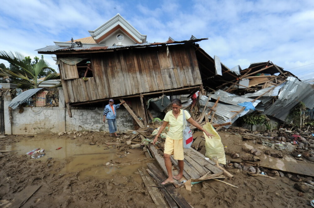 Bilantul furtunii tropicale din Filipine depaseste o mie de morti. GALERIE FOTO - Imaginea 4