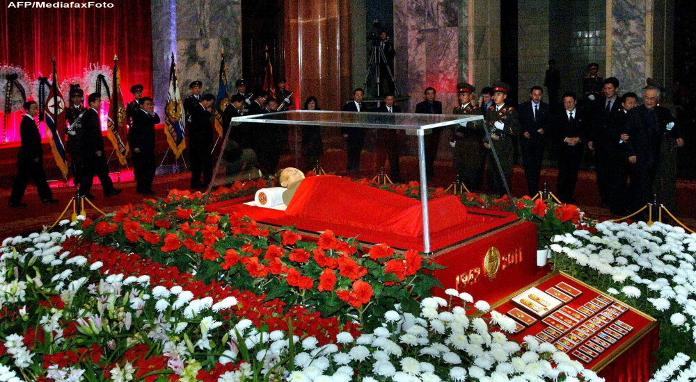 Funeralii grandioase in Coreea de Nord pentru Kim Jong-il. Sute de mii de oameni au plans pe strazi - Imaginea 6