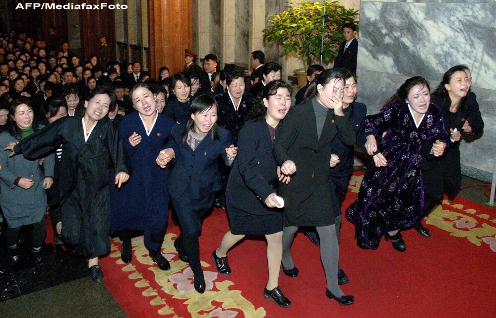 Funeralii grandioase in Coreea de Nord pentru Kim Jong-il. Sute de mii de oameni au plans pe strazi - Imaginea 9