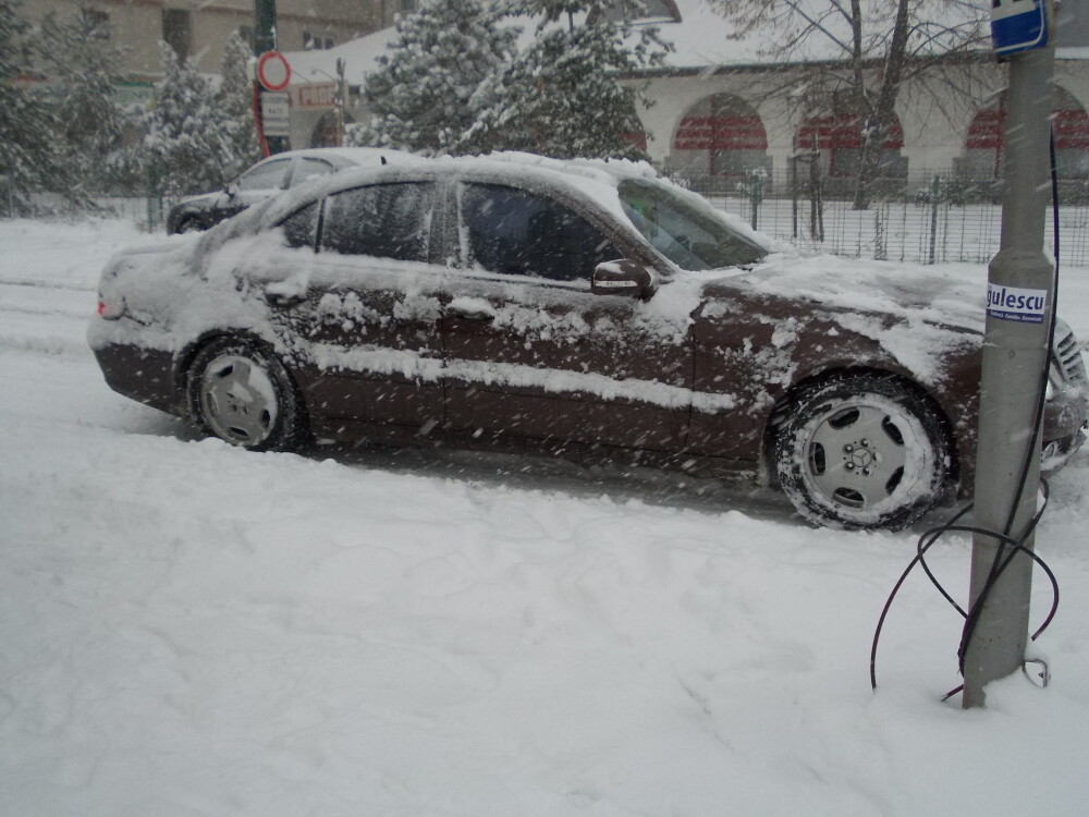 Blocaje in trafic, dupa prima ninsoare in Timisoara. Drumurile au fost acoperite de zapada. VIDEO - Imaginea 7