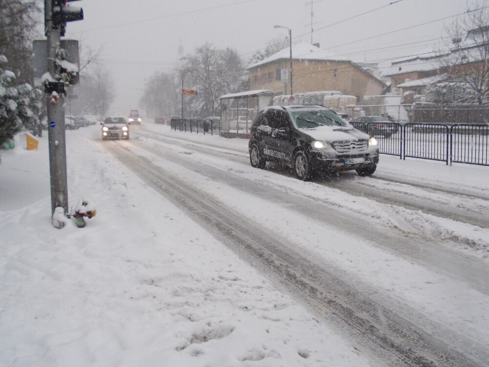 Blocaje in trafic, dupa prima ninsoare in Timisoara. Drumurile au fost acoperite de zapada. VIDEO - Imaginea 10