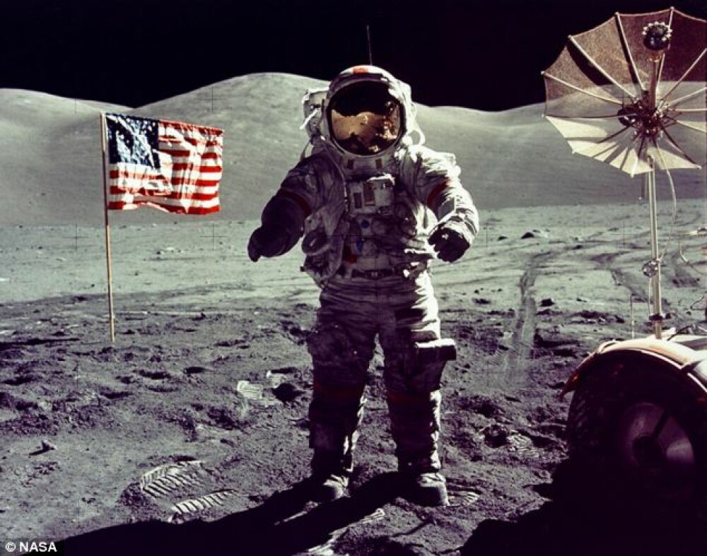 Motivul pentru care NASA va trimite o misiune după sacii de gunoi lăsaţi pe Lună - Imaginea 17