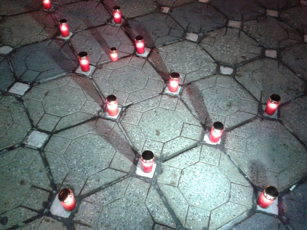 Lumanari aprinse in memoria celor care au murit pentru libertate in Revolutia din decembrie ‘89 - Imaginea 4