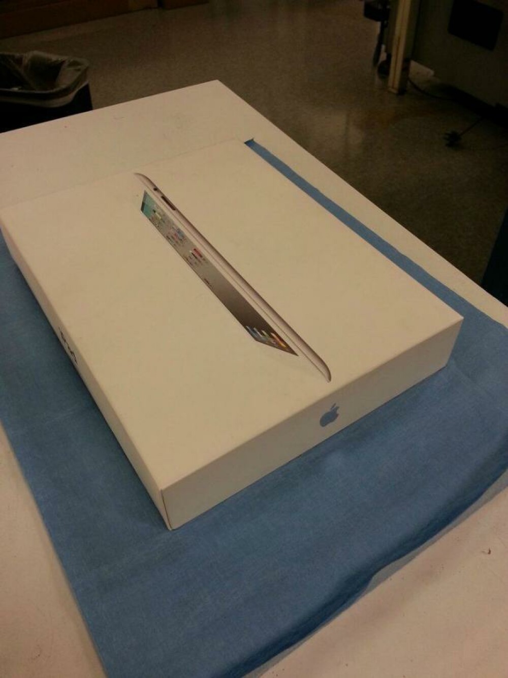 A crezut ca a primit un iPad cadou, dar cand a deschis cutia a avut parte de surpriza vietii - Imaginea 1