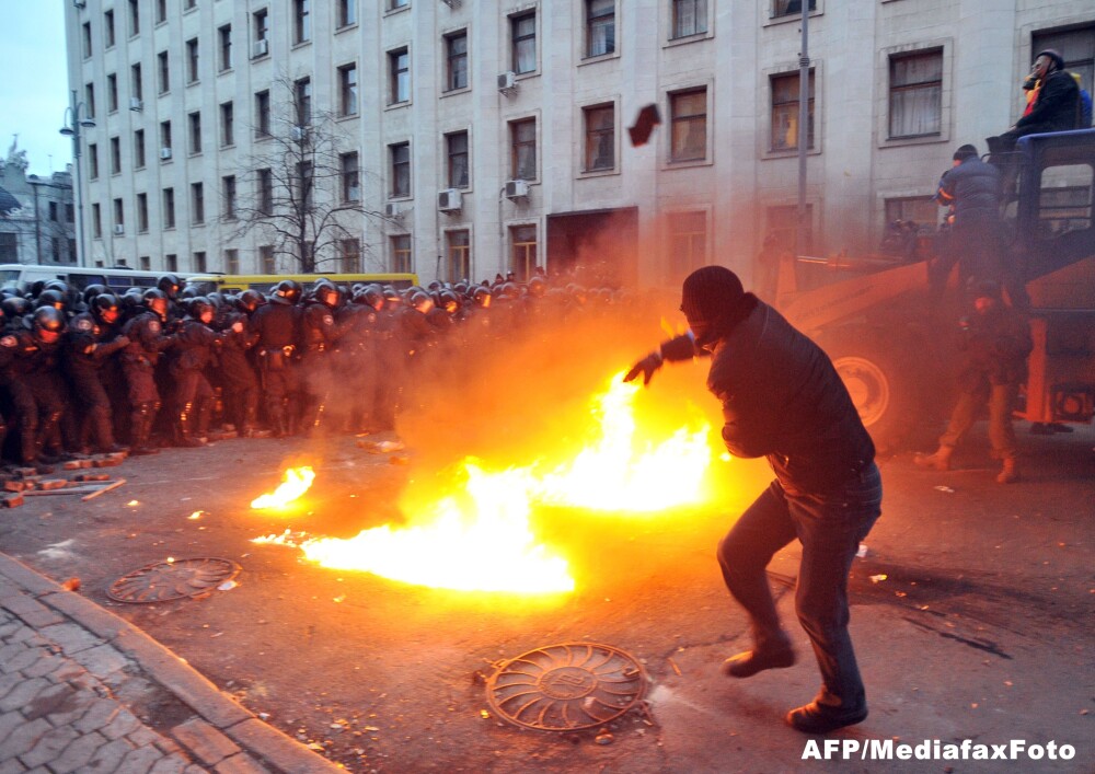 Motiunea de demitere a guvernului din Kiev a cazut, insa opozitia nu renunta la proteste - Imaginea 6