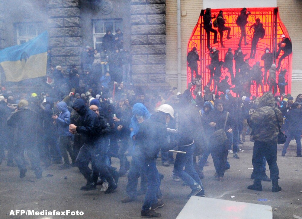 Motiunea de demitere a guvernului din Kiev a cazut, insa opozitia nu renunta la proteste - Imaginea 8