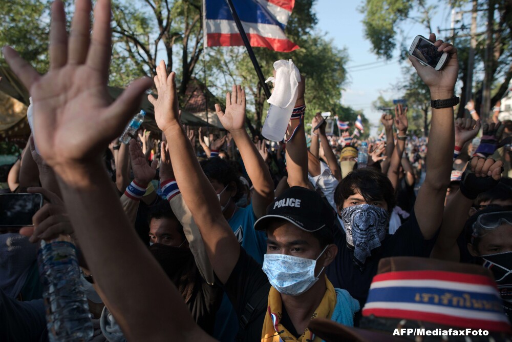 Manifestatii violente in Thailanda pentru demiterea Guvernului. MAE avertizeaza turistii romani - Imaginea 2