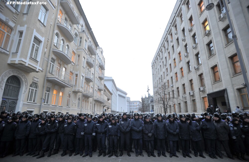 Motiunea de demitere a guvernului din Kiev a cazut, insa opozitia nu renunta la proteste - Imaginea 14