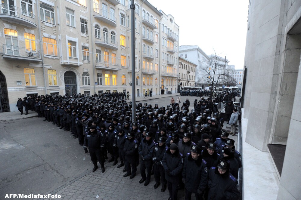 Motiunea de demitere a guvernului din Kiev a cazut, insa opozitia nu renunta la proteste - Imaginea 16