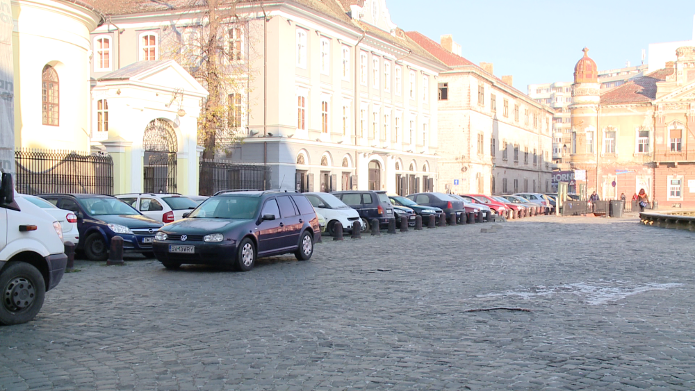 Se amenajeaza parcarea in Piata Unirii. Ce s-a intamplat cu soferii care au parcat peste noapte - Imaginea 2