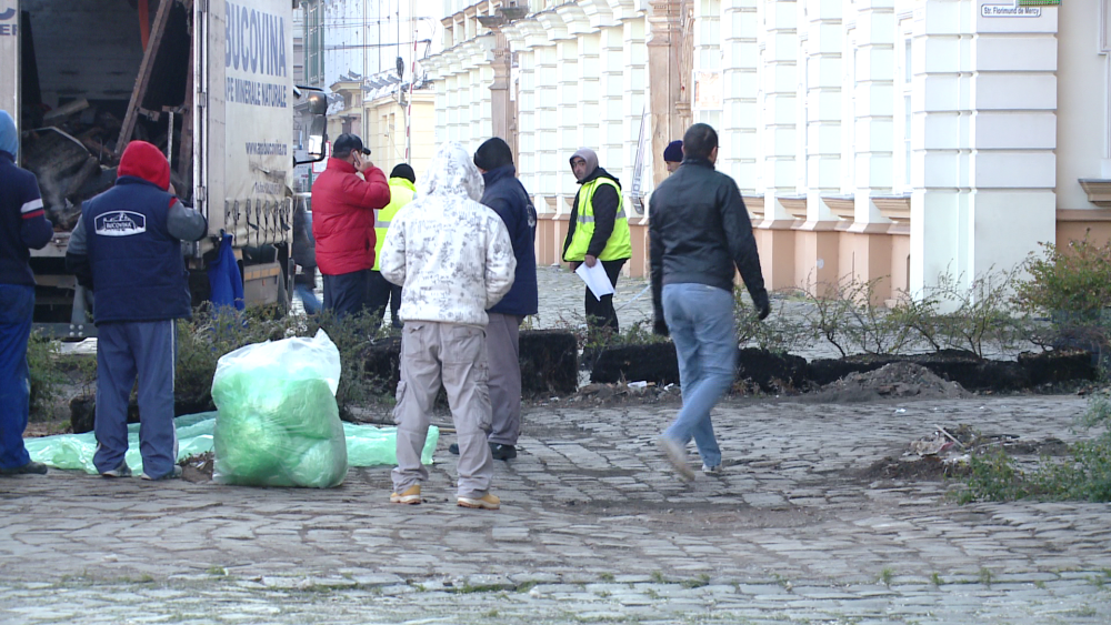 Se amenajeaza parcarea in Piata Unirii. Ce s-a intamplat cu soferii care au parcat peste noapte - Imaginea 8