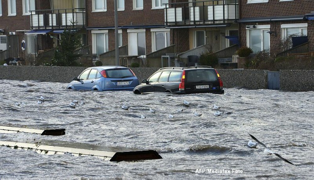 Imagini din Europa maturata de furtuna XAVER. Cel putin zece persoane au murit - Imaginea 12