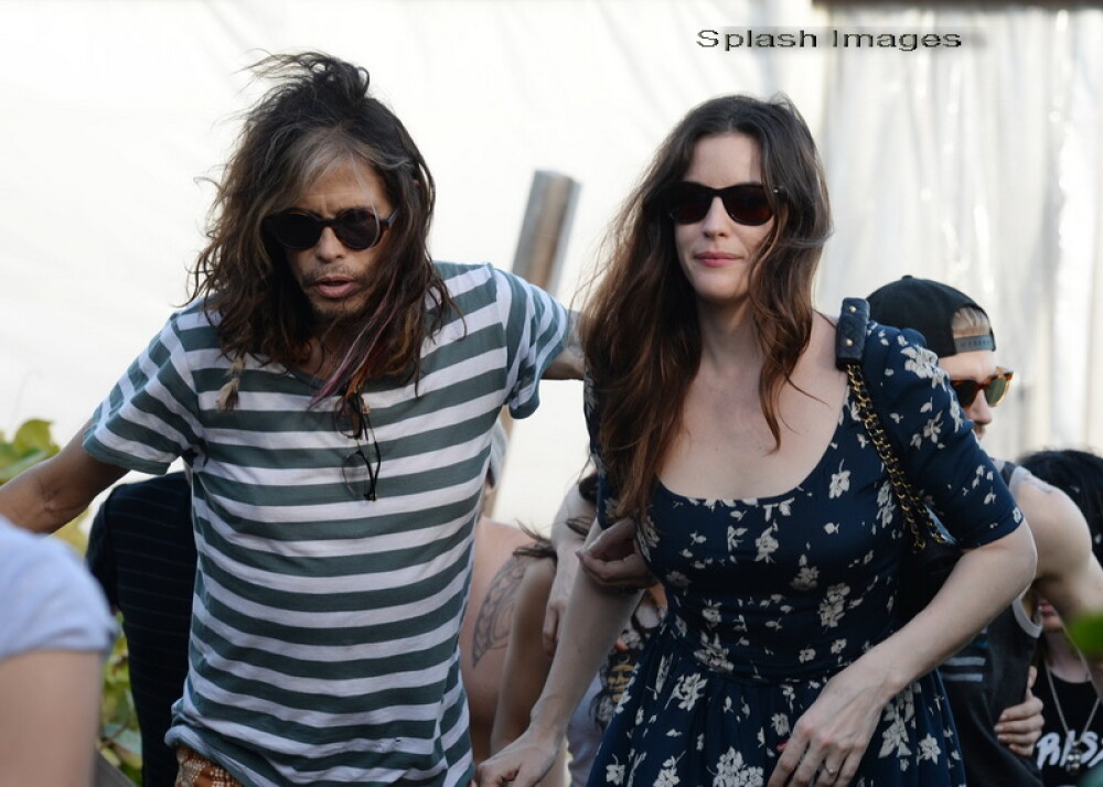 Steven Tyler, alaturi de fiicele sale in Miami. Cat de mult seamana Liv si Mia. FOTO - Imaginea 2