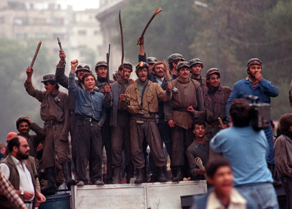 1990-1991: Uniti de Mondial si dezbinati de mineriade, romanii s-au lovit de o pauza din democratie - Imaginea 4