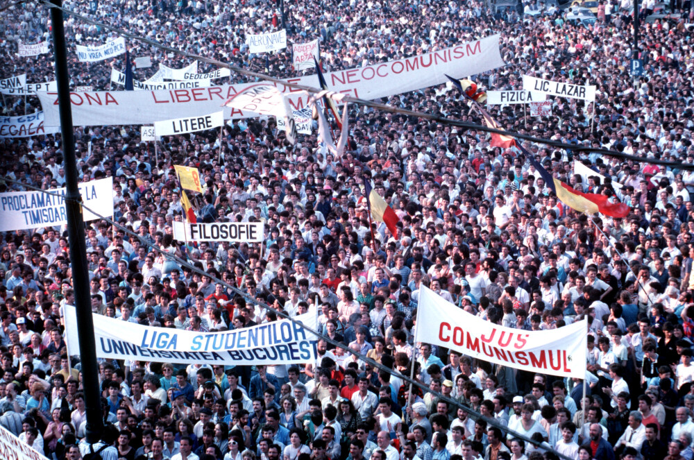 1990-1991: Uniti de Mondial si dezbinati de mineriade, romanii s-au lovit de o pauza din democratie - Imaginea 5