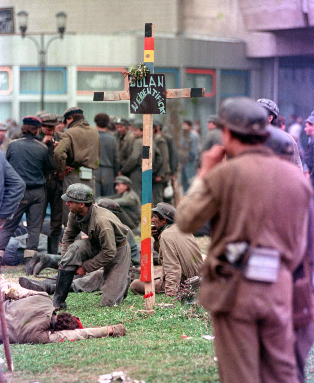 1990-1991: Uniti de Mondial si dezbinati de mineriade, romanii s-au lovit de o pauza din democratie - Imaginea 6