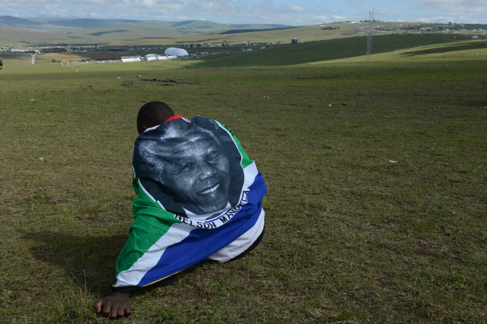 Funeraliile lui Nelson Mandela. Liderul sud-african, inmormantat cu onoruri militare. GALERIE FOTO - Imaginea 12