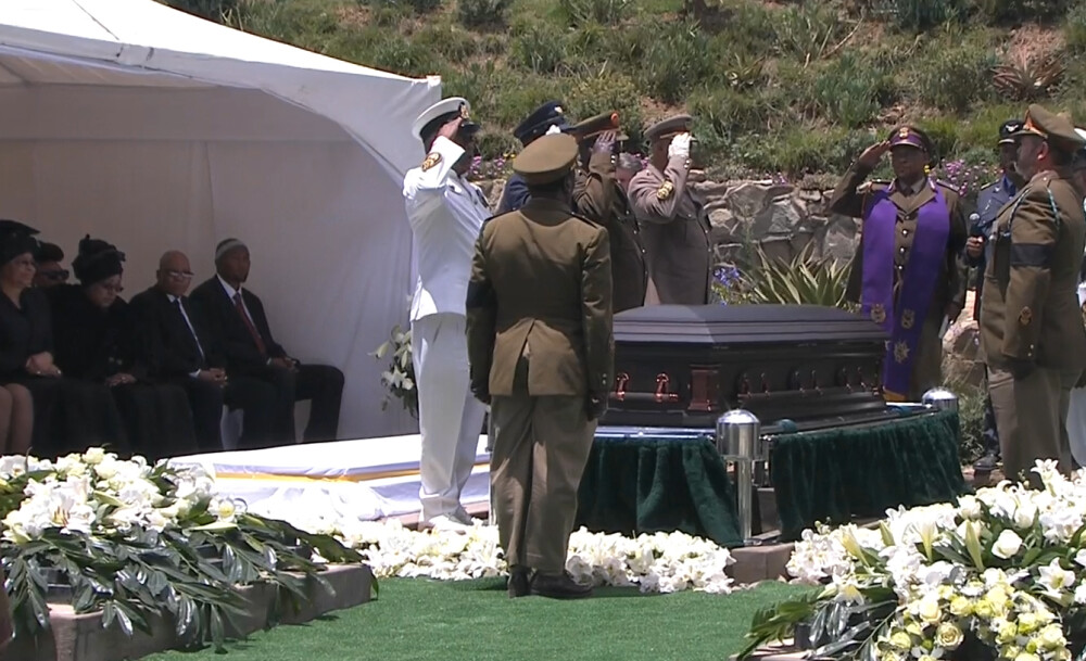 Funeraliile lui Nelson Mandela. Liderul sud-african, inmormantat cu onoruri militare. GALERIE FOTO - Imaginea 17