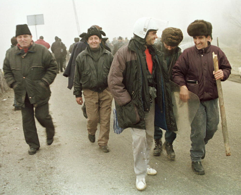 1996- 1999. Ocupata cu mineriadele, Romania rateaza intrarea in NATO, dar macar prinde Eclipsa - Imaginea 10