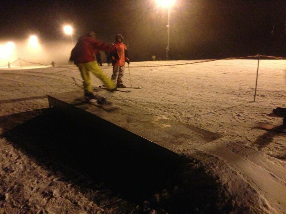 Maine este ziua cea mare. Se deschide oficial primul snowpark din Transilvania - Imaginea 2