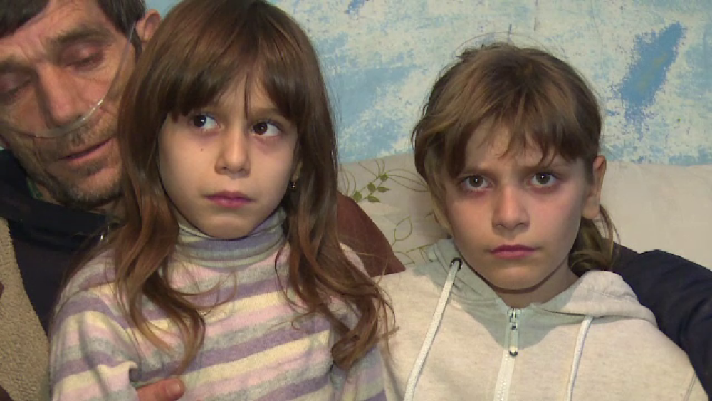 In casa familiei Craciun, copiii viseaza ca Mosul sa le salveze tatal. Povestea trista a 6 suflete ce traiesc de azi pe maine - Imaginea 2