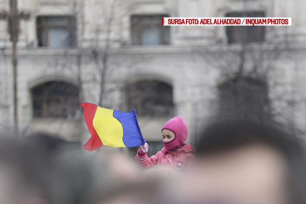 GALERIE FOTO: 35 de imagini surprinse de fotoreporterii Inquam la paradele de 1 Decembrie din Sibiu, Alba Iulia si Bucuresti - Imaginea 16