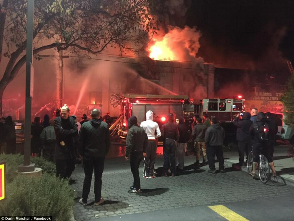 Incendiu puternic intr-un club din California, in care se aflau 100 de persoane. 9 morti si peste 30 de disparuti - Imaginea 3