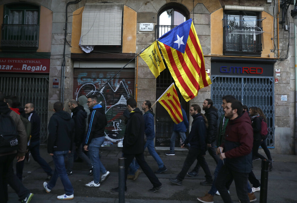 Proteste uriaşe în Barcelona. Separatiştii au ridicat baricade pe străzi - Imaginea 4