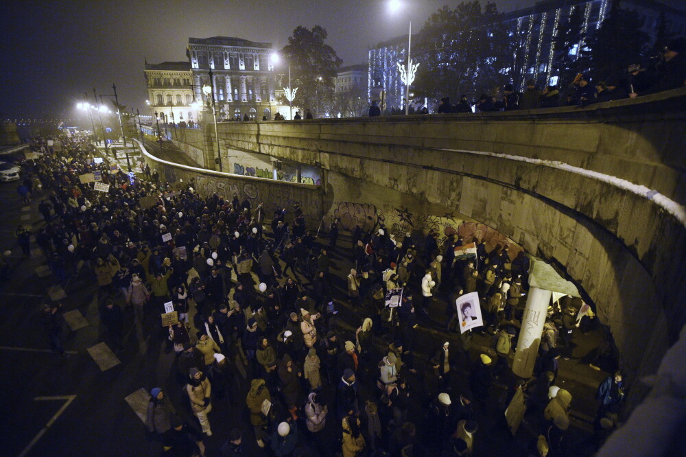 Maghiarii nu cedează. Mii de oameni au protestat la Budapesta față de ”legea sclaviei” - Imaginea 3