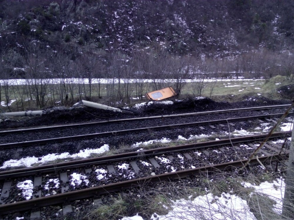 Echipajele ISU au fost în alertă maximă, după ce un tren a deraiat. Un om este rănit - Imaginea 1