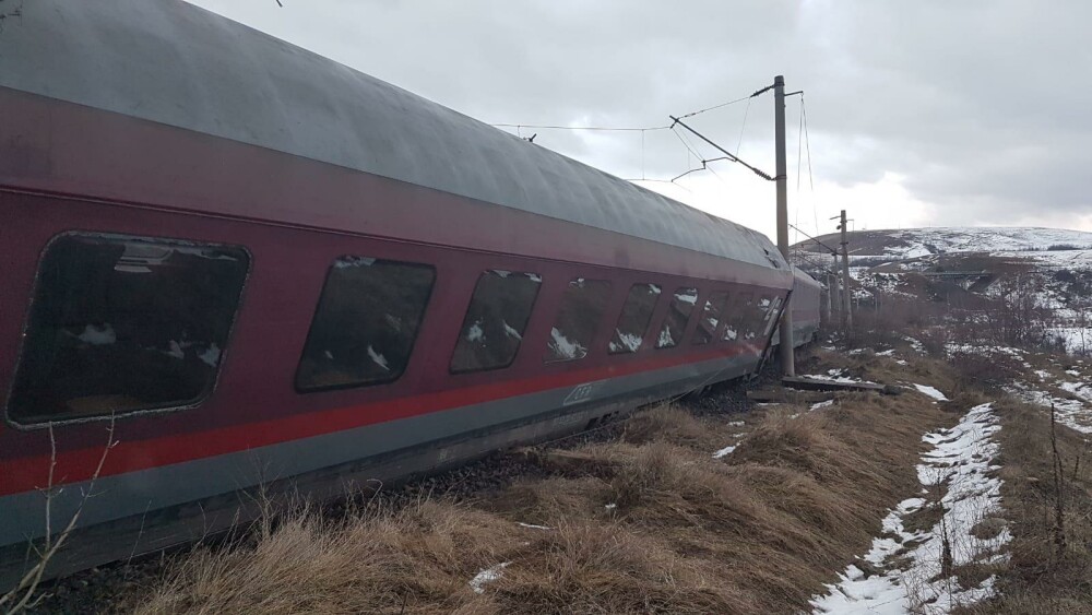 Echipajele ISU au fost în alertă maximă, după ce un tren a deraiat. Un om este rănit - Imaginea 5