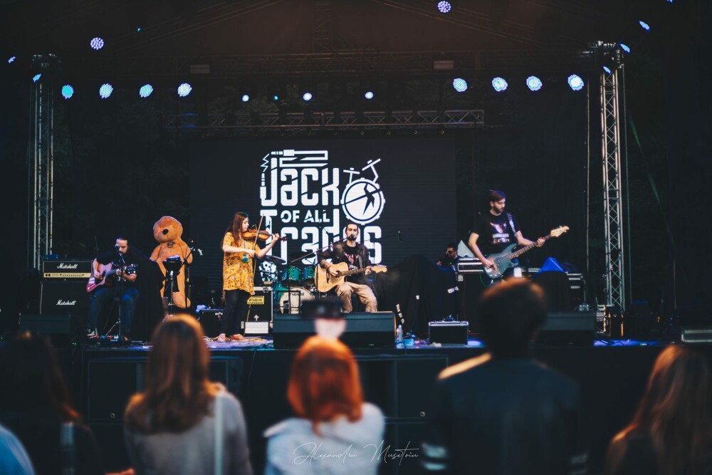 Trupa românească Jack of all Trades își lansează în concert primul album: ”Extrovertit Selectiv” - Imaginea 3
