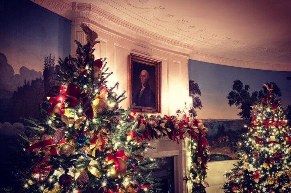 Imagini superbe de la Casa Albă. Ce decorații a ales Melania Trump pentru Crăciun - Imaginea 4