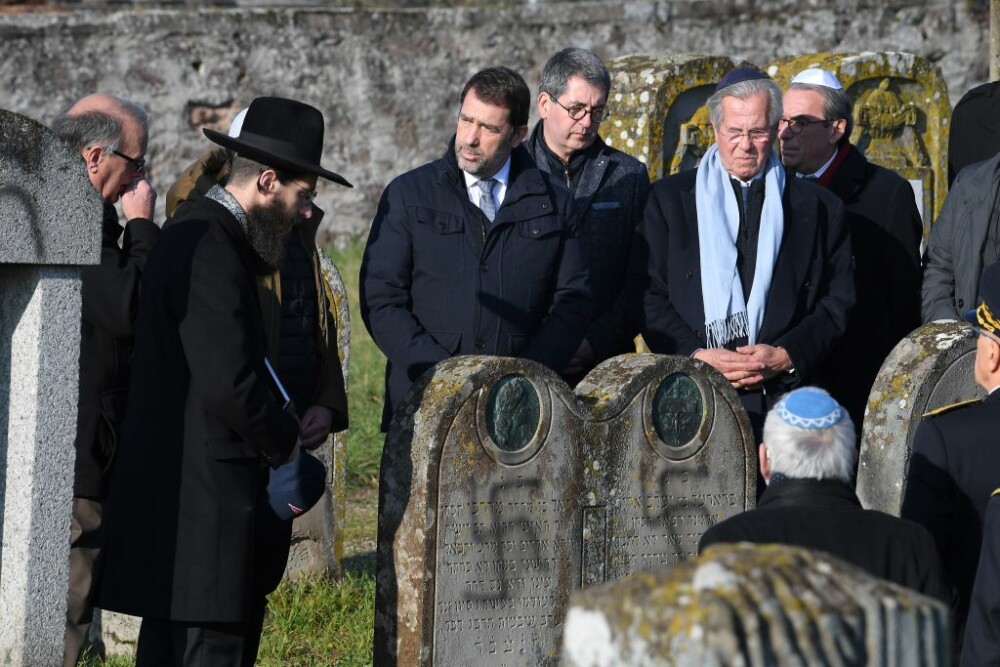 Peste 100 de morminte dintr-un cimitir evreiesc, profanate cu inscripții antisemite - Imaginea 4