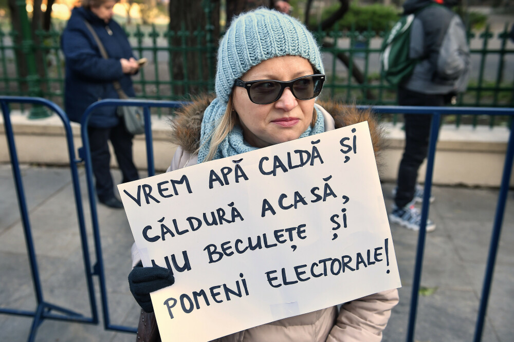 Protest cu ligheane în faţa Primăriei Capitalei. 