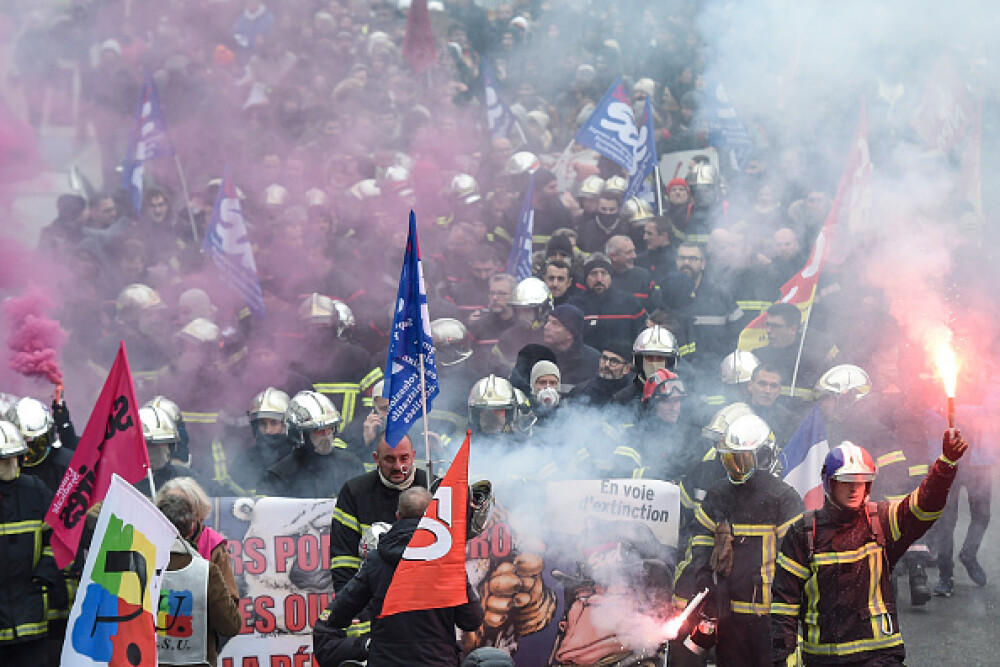 Cea mai amplă grevă din ultimii 24 de ani, în Franța. Ciocniri violente între manifestanți și jandarmi - Imaginea 7
