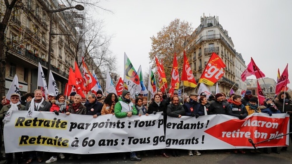 Cea mai amplă grevă din ultimii 24 de ani, în Franța. Ciocniri violente între manifestanți și jandarmi - Imaginea 12