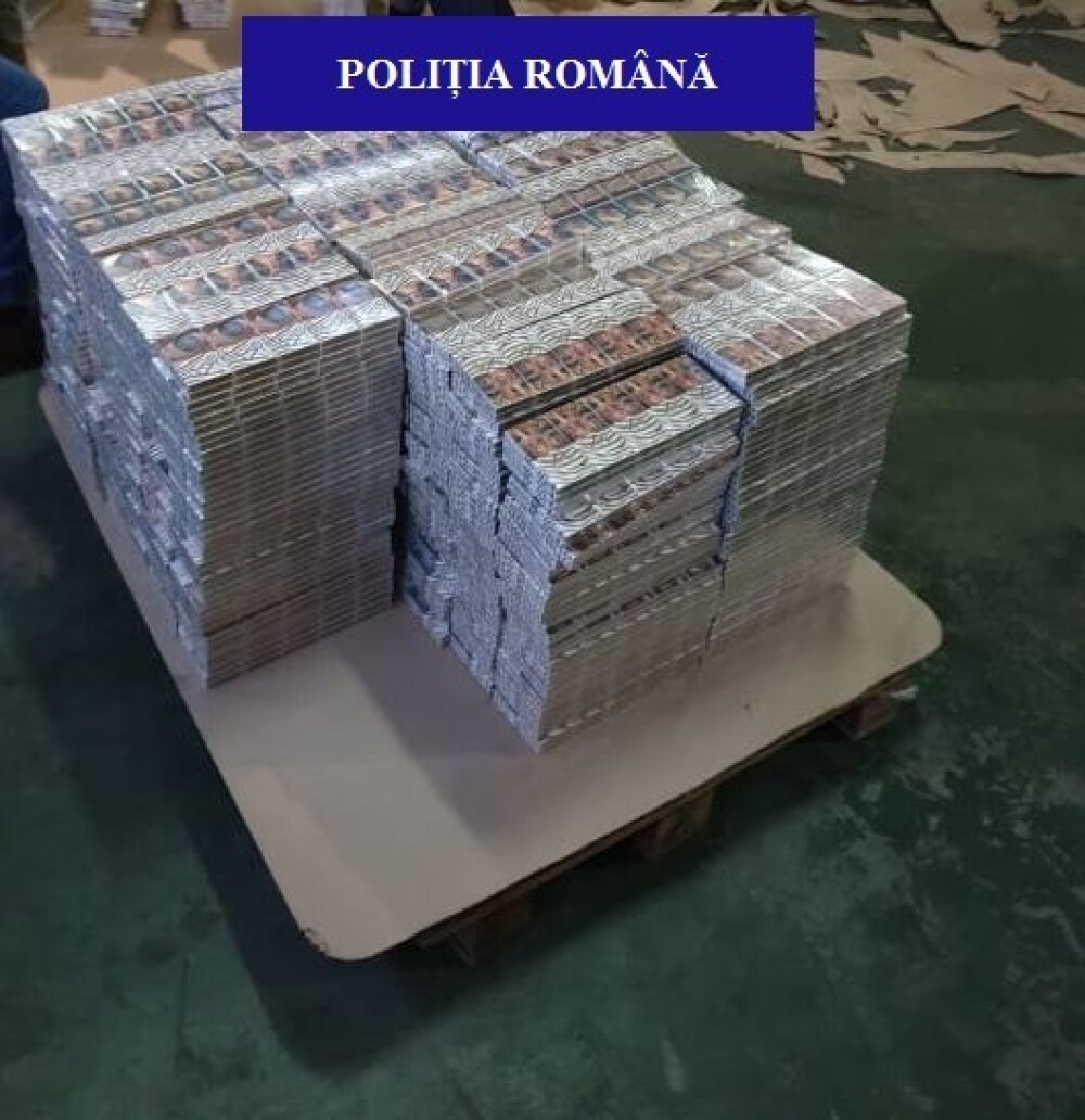 Aproape 5 milioane de țigări de contrabandă, ascunse în role de hârtie, la Borș - Imaginea 8