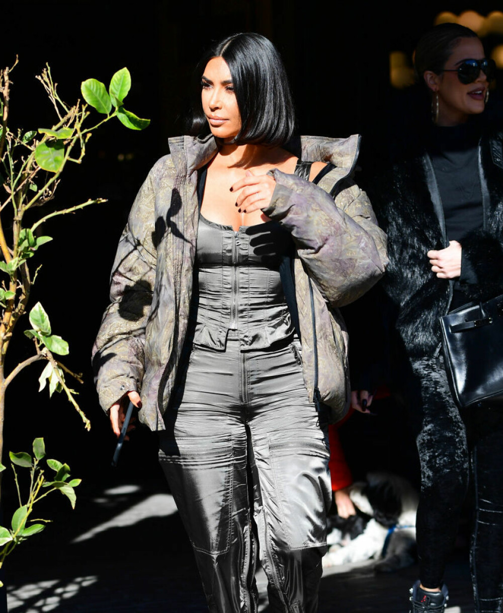 Schimbare dramatică de look pentru Kim Kardashian. Cum a apărut vedeta pe străzile din LA - Imaginea 2
