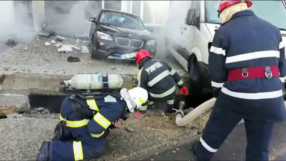 Mașini aruncate una peste alta după o explozie în Galați, în locul unei foste benzinării - Imaginea 5
