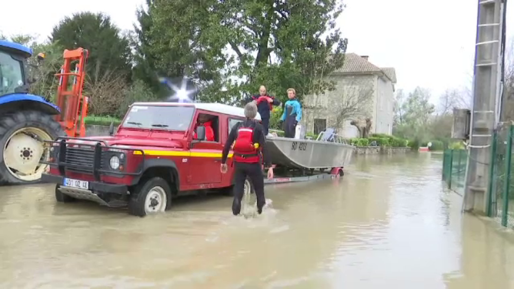 Mai multe regiuni ale Franței, devastate de inundații puternice. Două persoane au murit - Imaginea 5