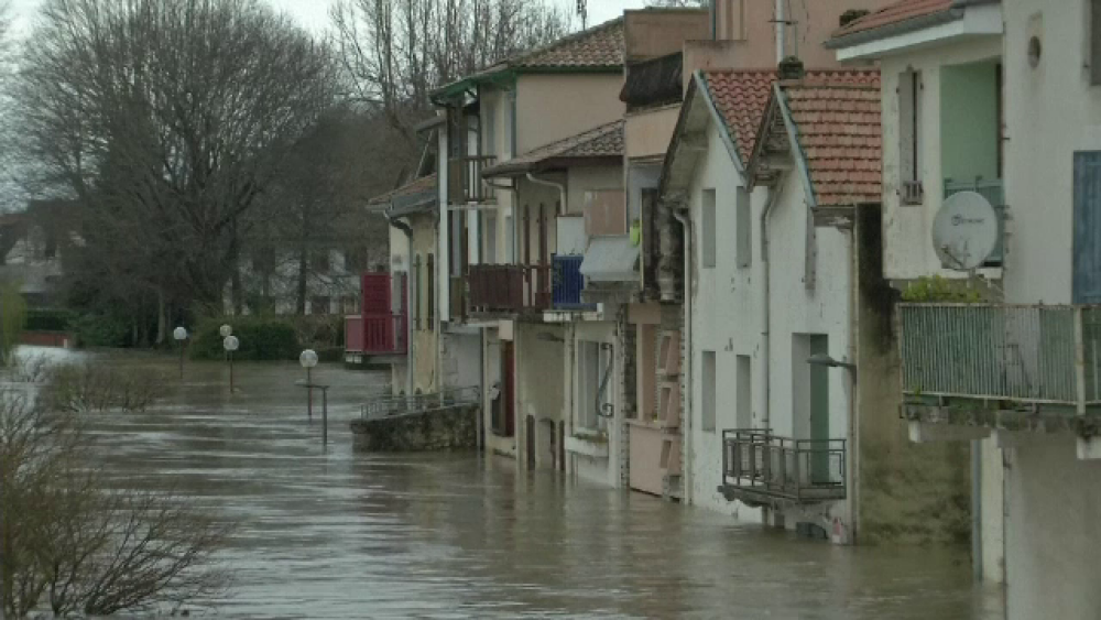 Franța este în stare de alertă. Trei persoane au murit în inundații - Imaginea 2