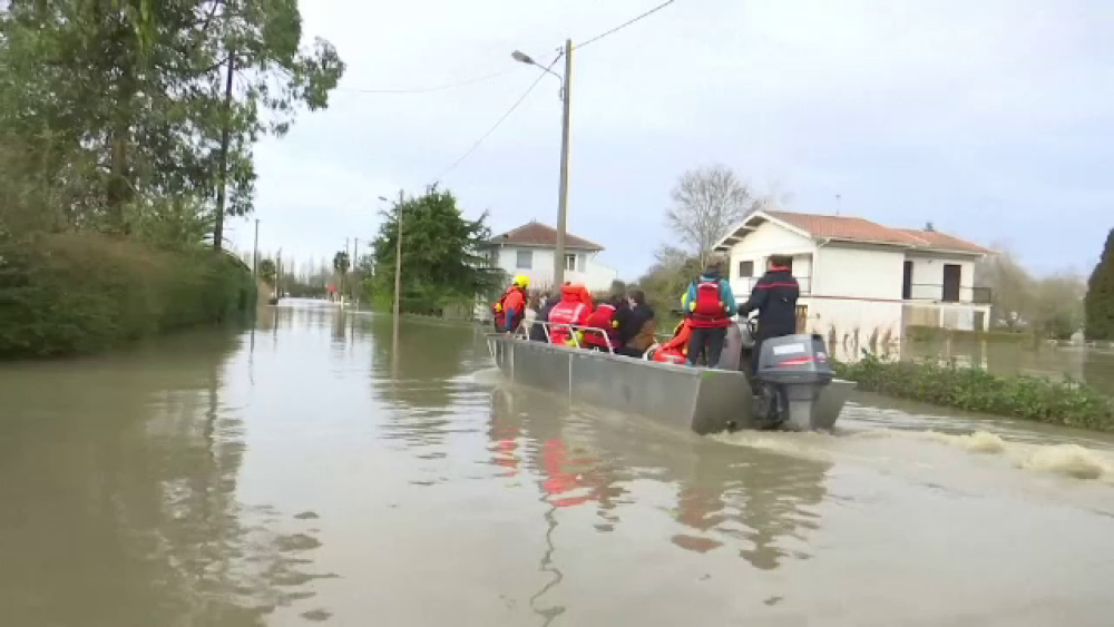 Franța este în stare de alertă. Trei persoane au murit în inundații - Imaginea 4