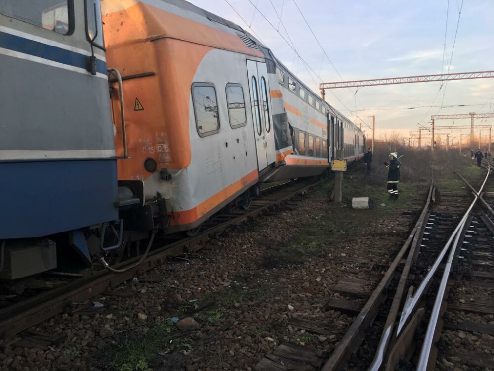 Aproape 50 de oameni au fost răniți după ce 2 trenuri s-au ciocnit în Ploiești - Imaginea 1