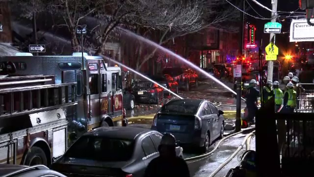 Explozie uriașă în Philadelphia. Autoritățile se tem că mai multe victime zac sub ruine - Imaginea 4