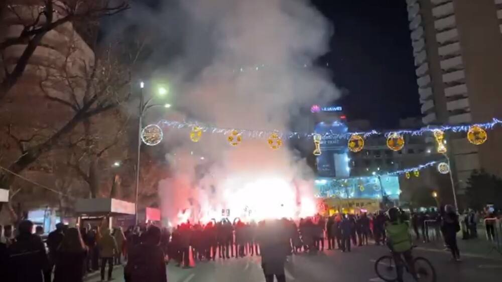 Marș pentru cinstirea eroilor Revoluției, în Piața Universității din București. VIDEO - Imaginea 10