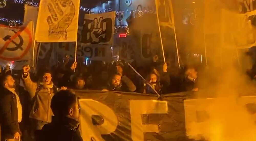Marș pentru cinstirea eroilor Revoluției, în Piața Universității din București. VIDEO - Imaginea 9