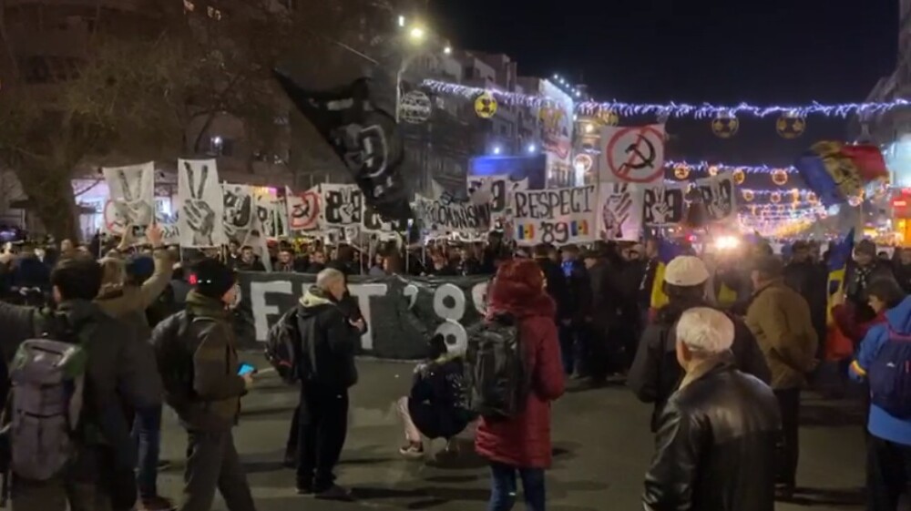 Marș pentru cinstirea eroilor Revoluției, în Piața Universității din București. VIDEO - Imaginea 7